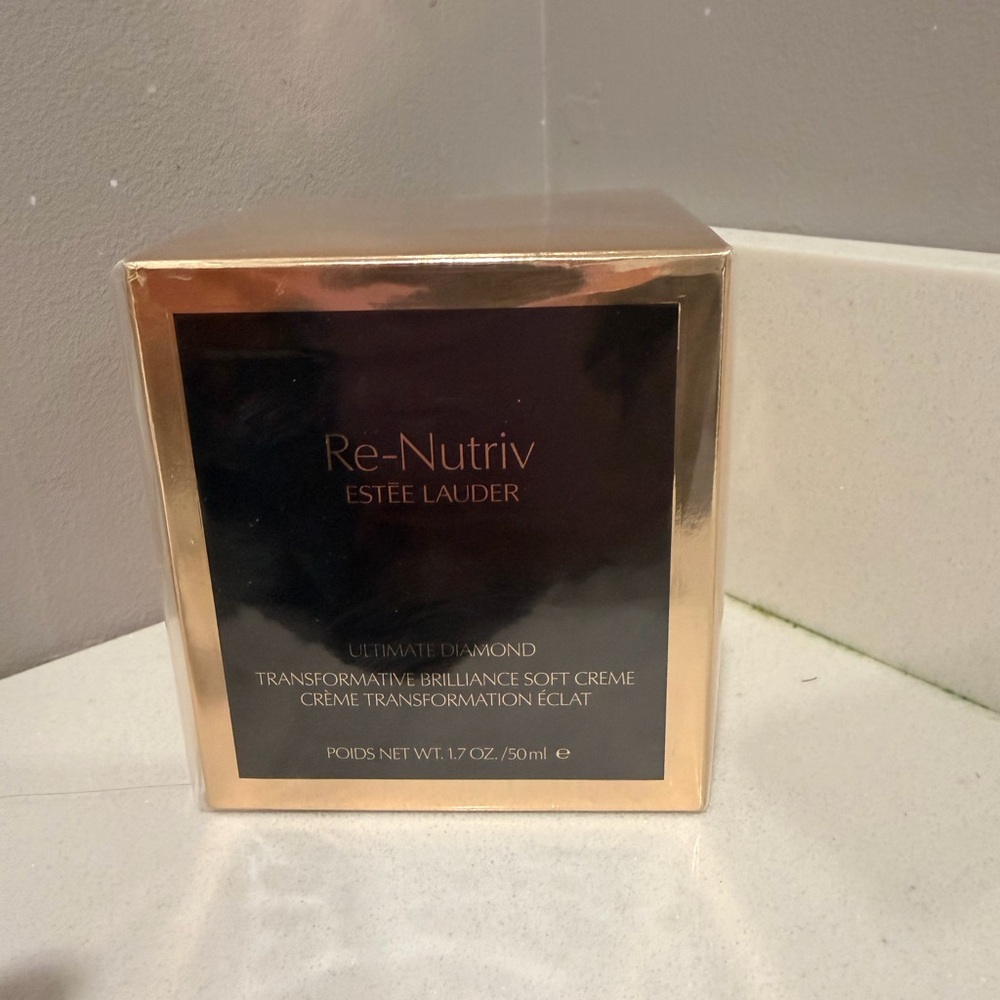 Estee Lauder Re-Nutriv Ultimate Diamond Creme - Gold and Black Packaging